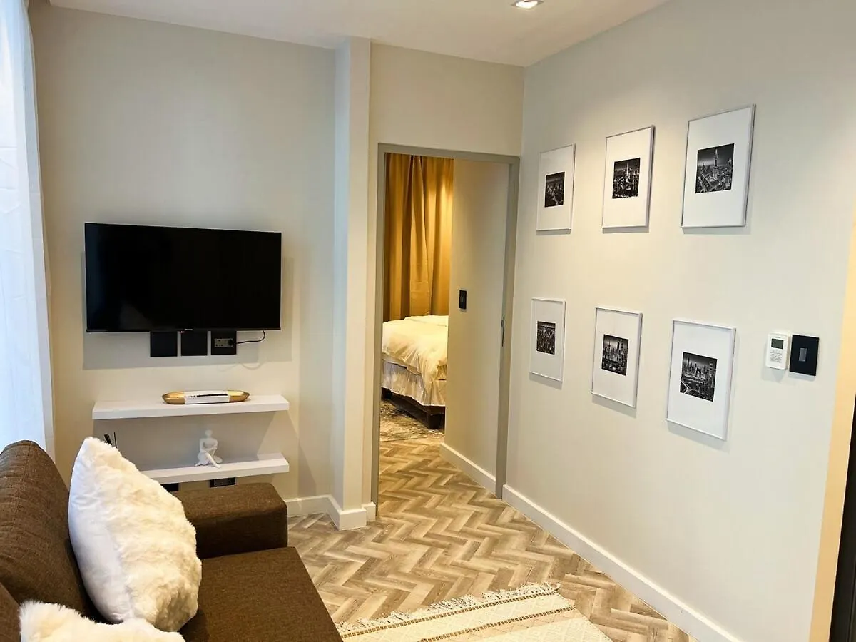 Chic, Stylish, Central Cape Town Daire