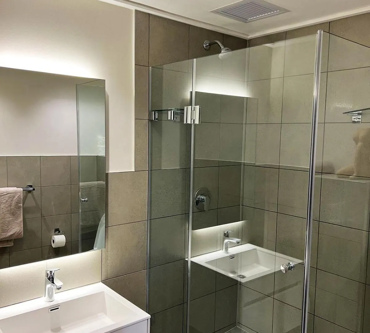 Chic, Stylish, Central Cape Town Daire