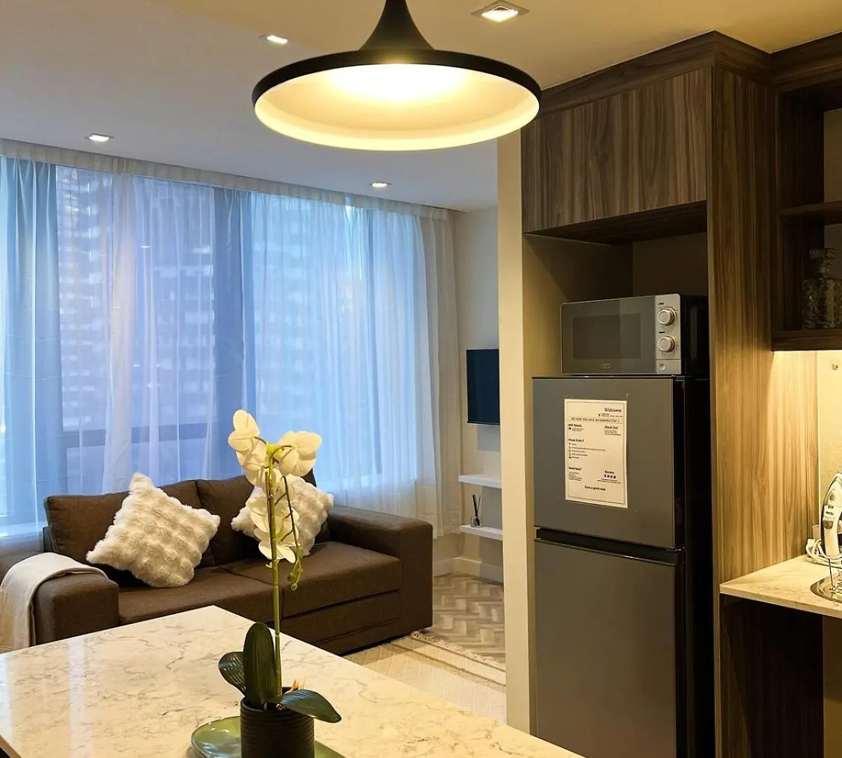 Chic, Stylish, Central Cape Town Daire
